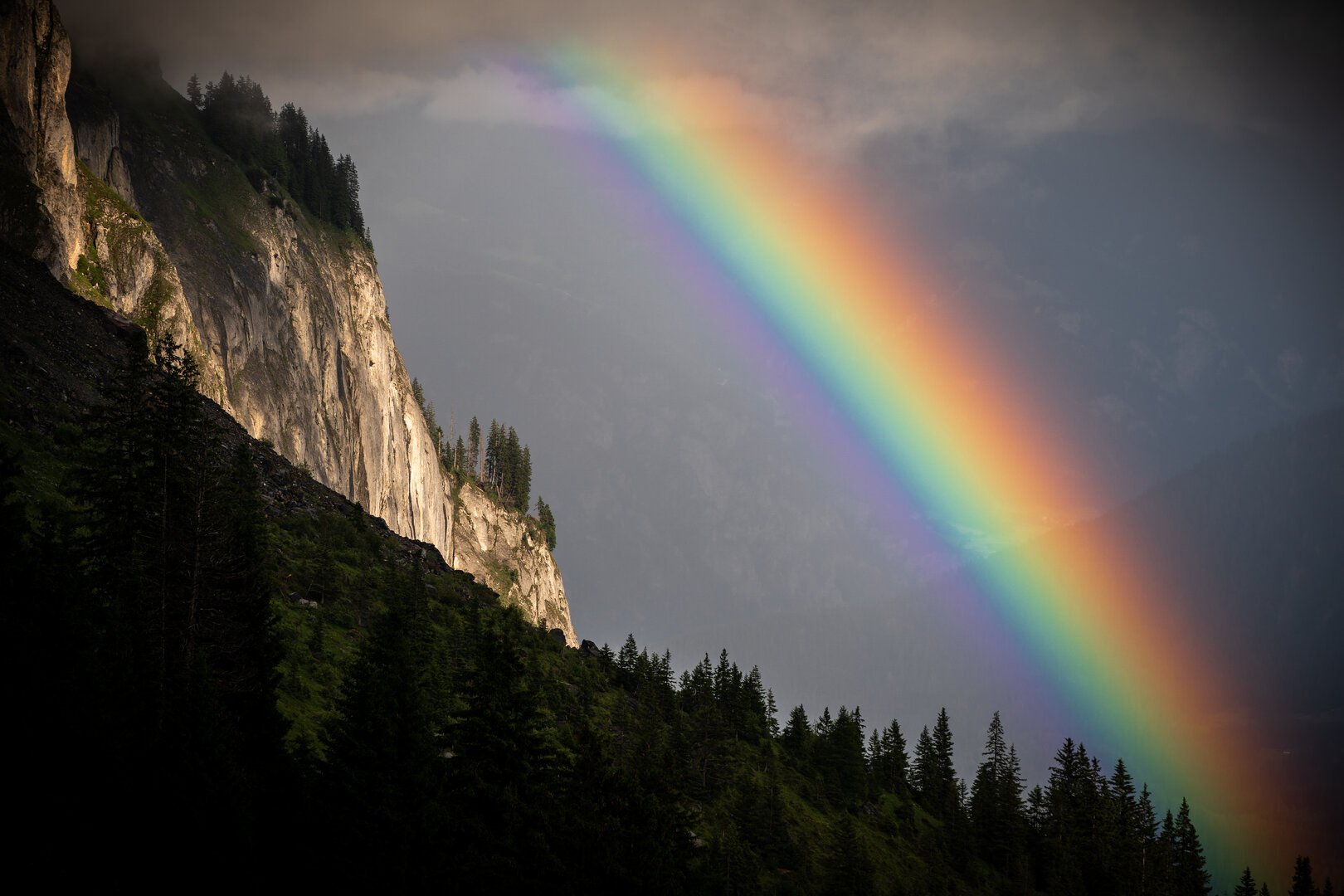 [Translate to englisch:] Regenbogen am Flimserstein in Flims Laax